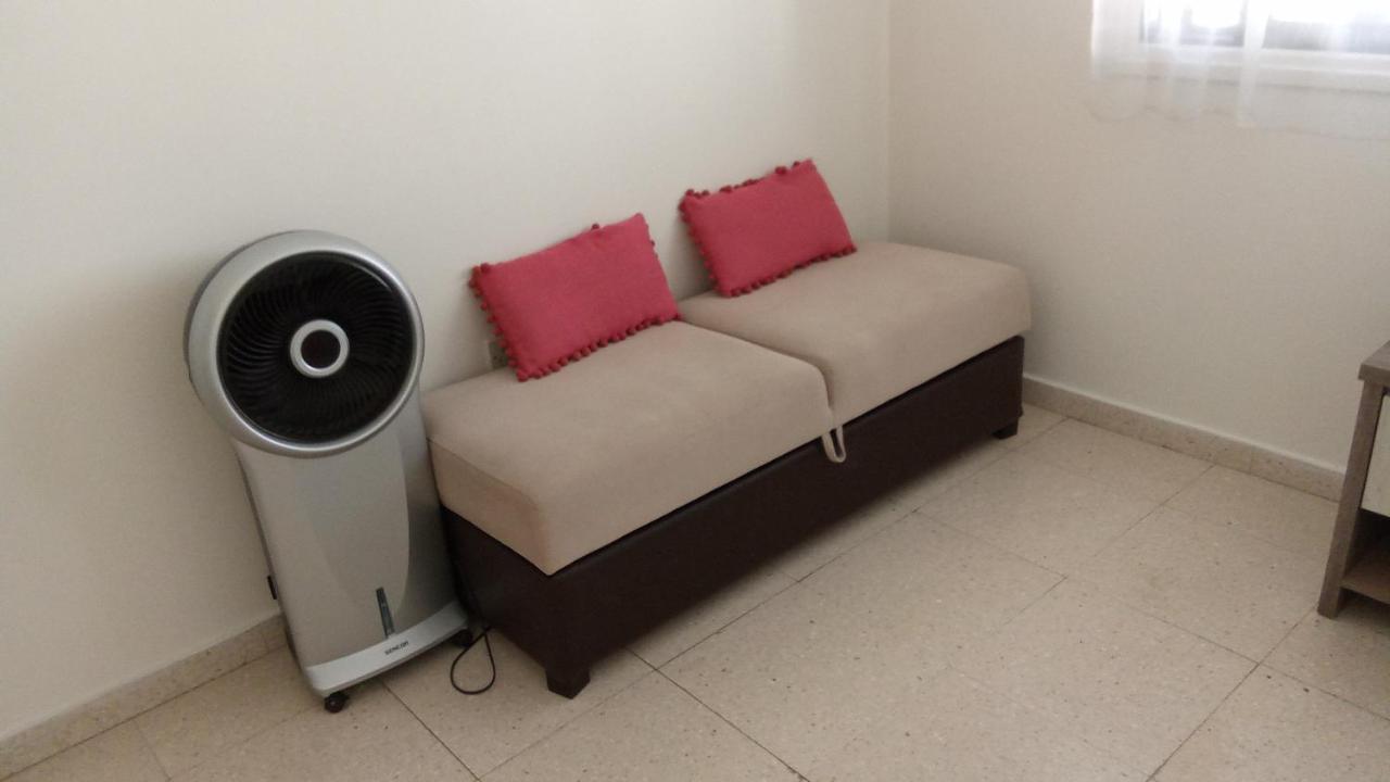 2 Bedroom Apartment In Makenzi Larnaca Luaran gambar