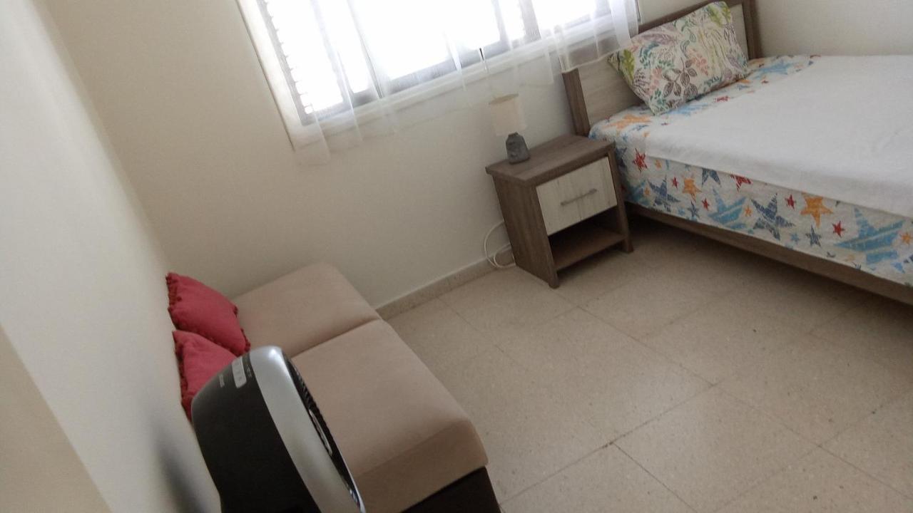 2 Bedroom Apartment In Makenzi Larnaca Luaran gambar
