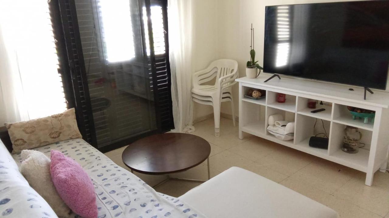 2 Bedroom Apartment In Makenzi Larnaca Luaran gambar