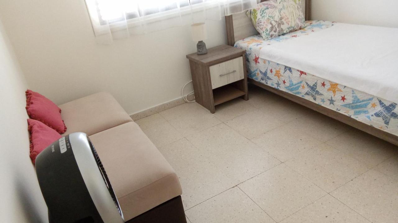 2 Bedroom Apartment In Makenzi Larnaca Luaran gambar